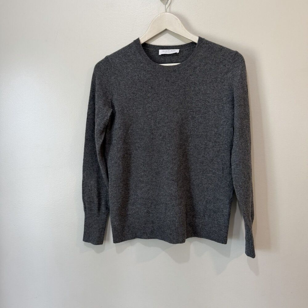 Everlane 100% Cashmere Sweater ~ Heather Gray ~ Quiet Luxury ~ Size Small